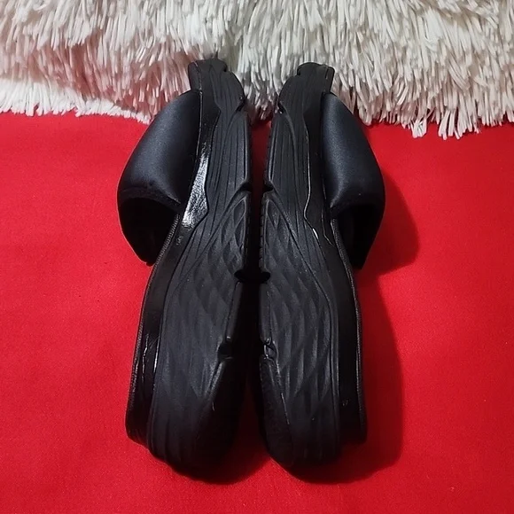 Skechers Women's, Max Cushioning - Exclusive Sandal - Picture 6 of 11